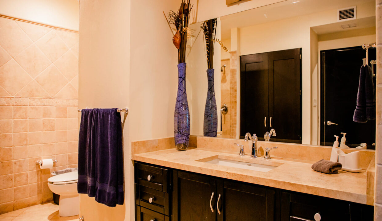 Beautiful condo with 2 bedrooms, just 3 minutes from the beach and downtown (14)