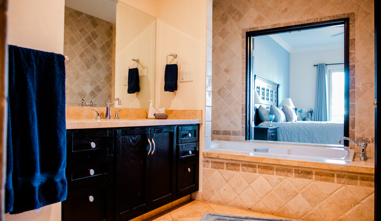 Beautiful condo with 2 bedrooms, just 3 minutes from the beach and downtown (15)