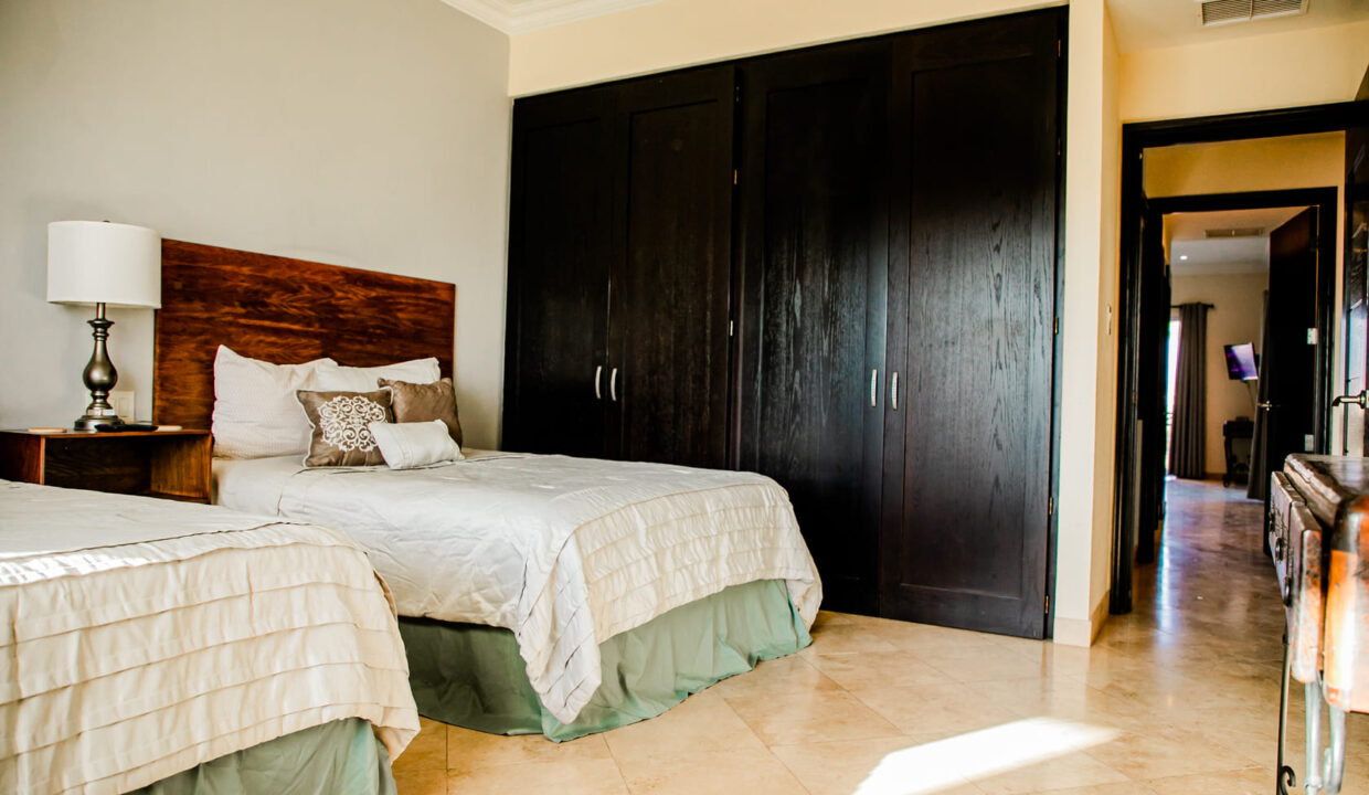 Beautiful condo with 2 bedrooms, just 3 minutes from the beach and downtown (16)