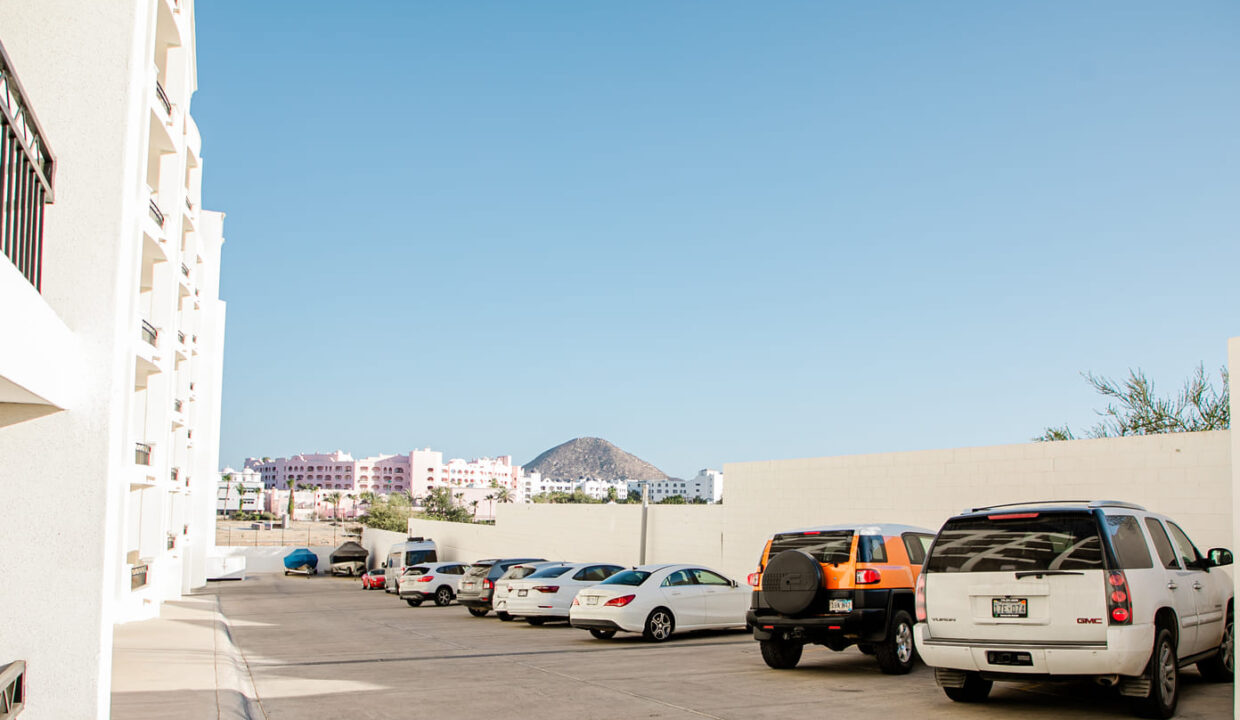 Beautiful condo with 2 bedrooms, just 3 minutes from the beach and downtown (2)