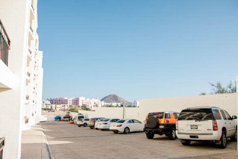 Beautiful condo with 2 bedrooms, just 3 minutes from the beach and downtown (2)