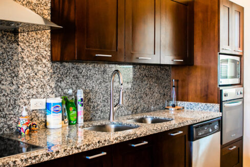 Beautiful condo with 2 bedrooms, just 3 minutes from the beach and downtown (21)